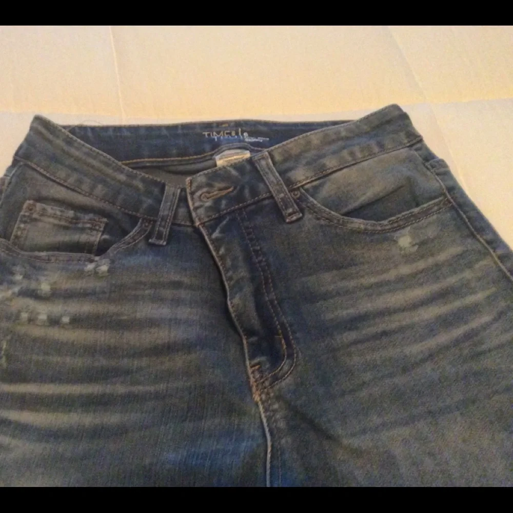 Jeans - Picture 2 of 3